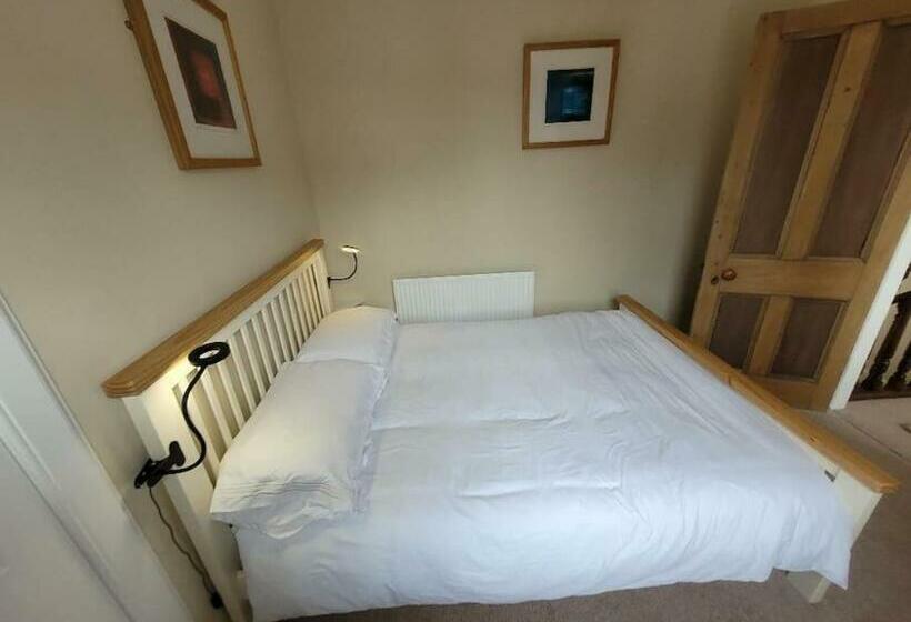 Character Cottage In Centre Of Moffat