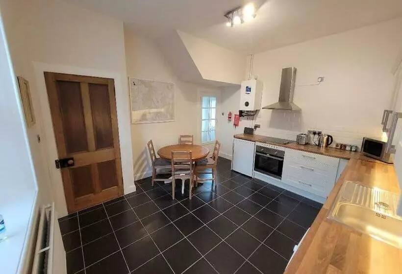 Character Cottage In Centre Of Moffat