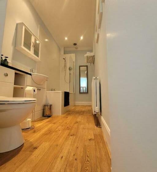 Character Cottage In Centre Of Moffat