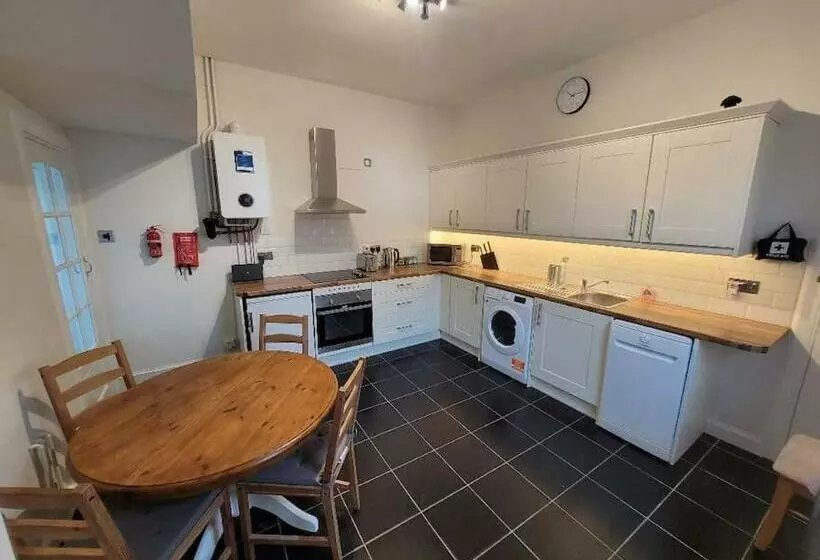 Character Cottage In Centre Of Moffat