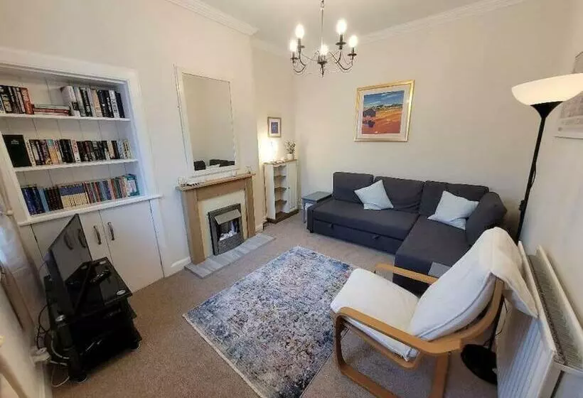 Character Cottage In Centre Of Moffat