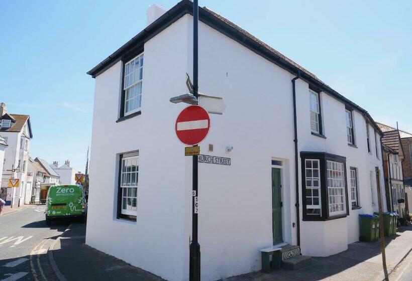 Luxury 3 Bathroom Cinema And Sauna