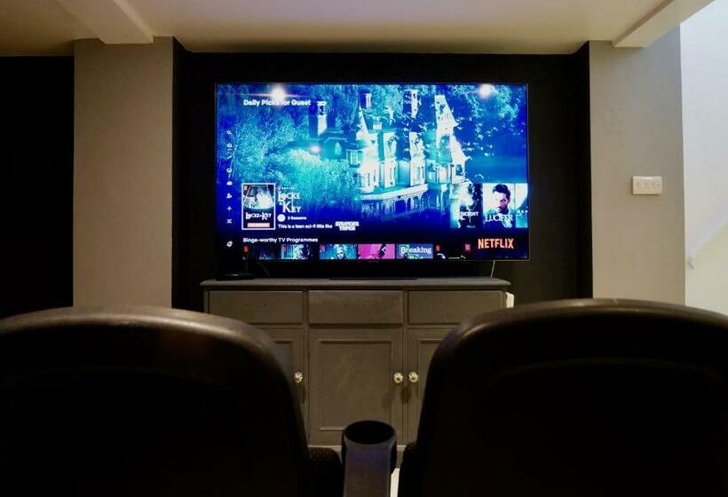 Luxury 3 Bathroom Cinema And Sauna