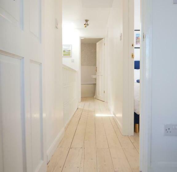 Luxury 3 Bathroom Cinema And Sauna