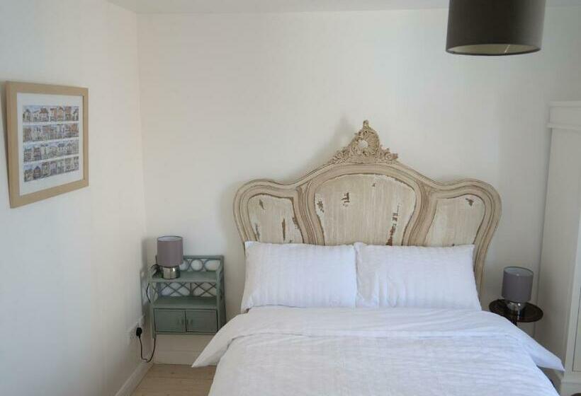 Luxury 3 Bathroom Cinema And Sauna