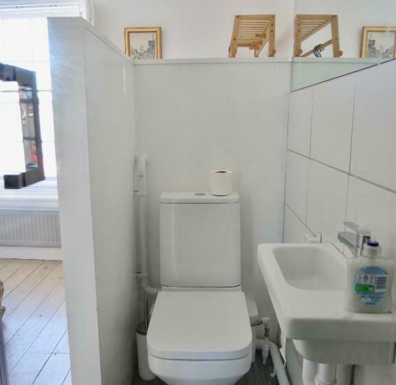 Luxury 3 Bathroom Cinema And Sauna