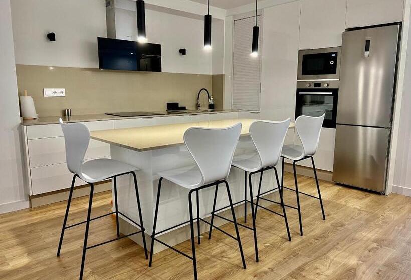 Piso Exclusivo En Vigo Céntrico, Negocios, Confort