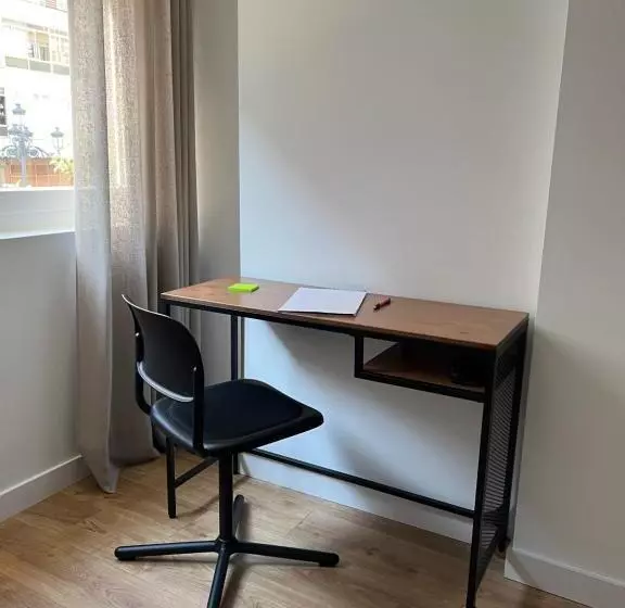 Piso Exclusivo En Vigo Céntrico, Negocios, Confort