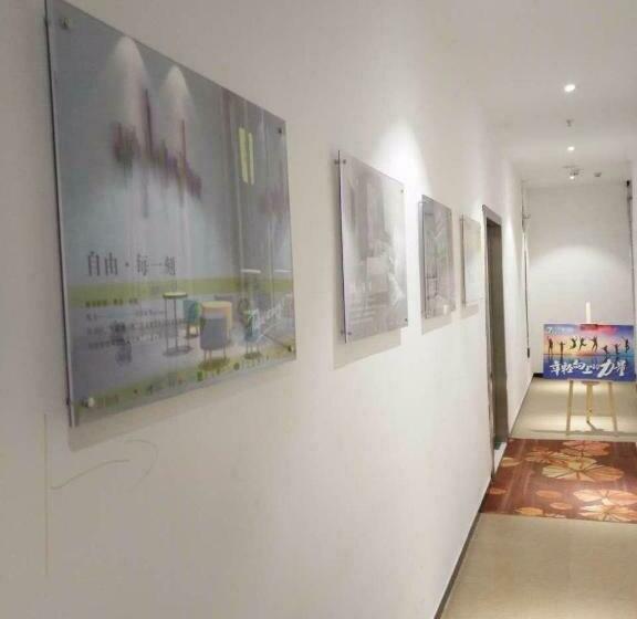 בית מלון כפרי 7 Days Guiyang North Station