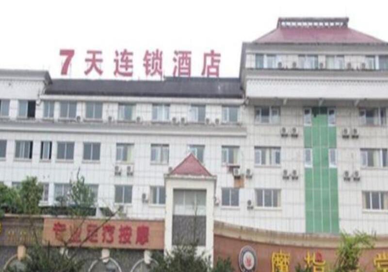 Hotel 7 Days Inn Luzhou Longma Avenue District Government