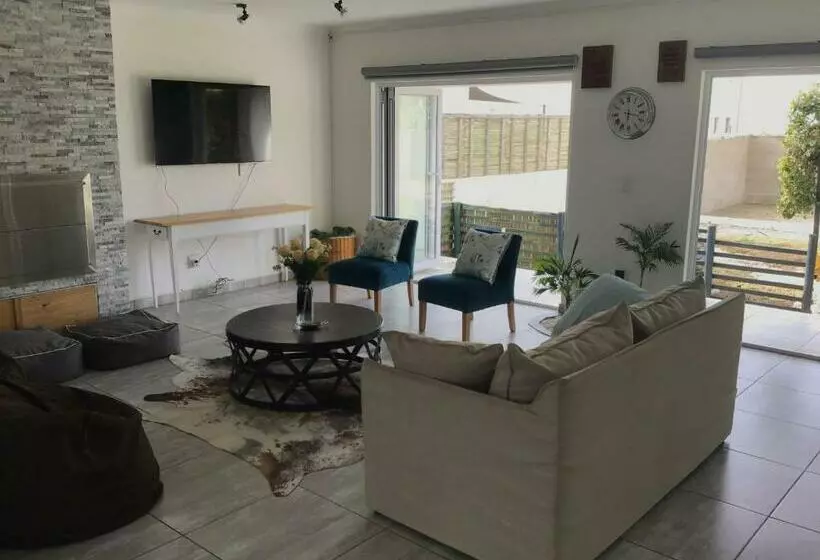 Sa Shores 32 On George Road Britannia Bay