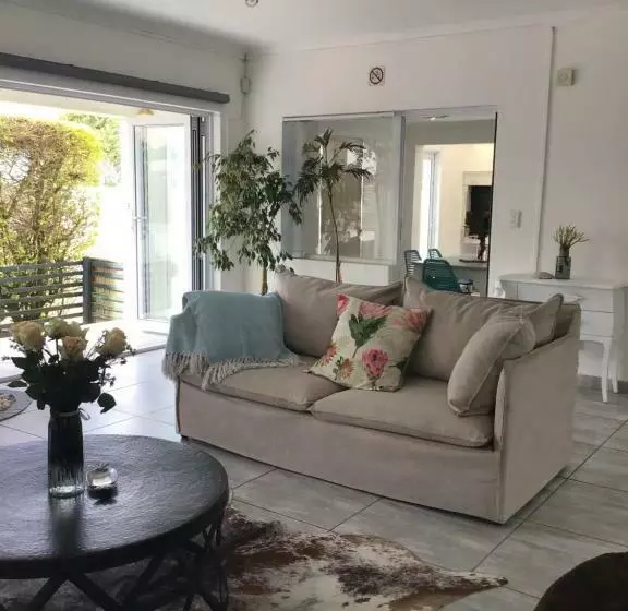 Sa Shores 32 On George Road Britannia Bay