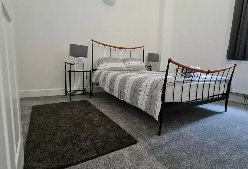 Sleek 2bd Flat Centrally Located In Glasgow