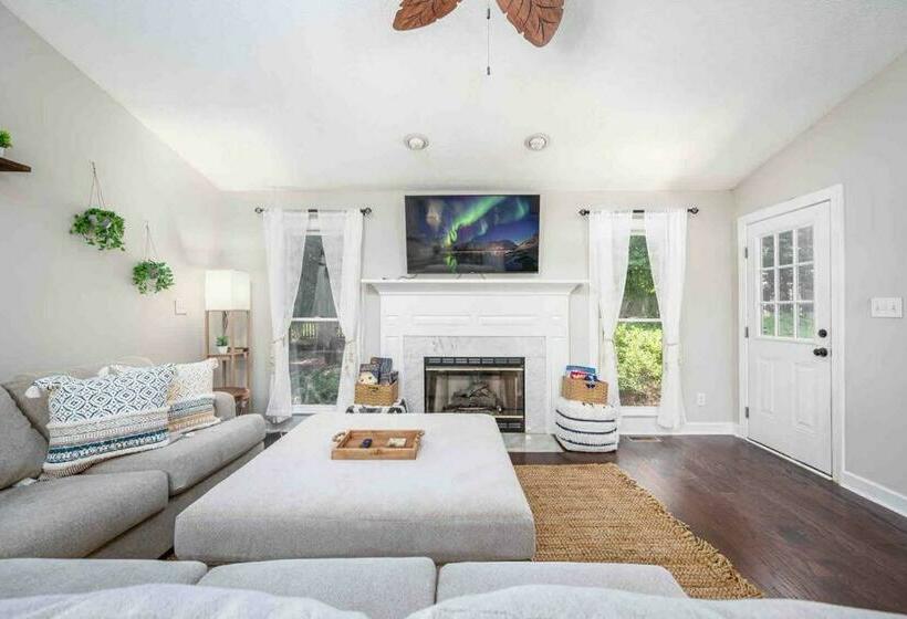 Cozy Boho Kildaire Farms Home  Near Downtown