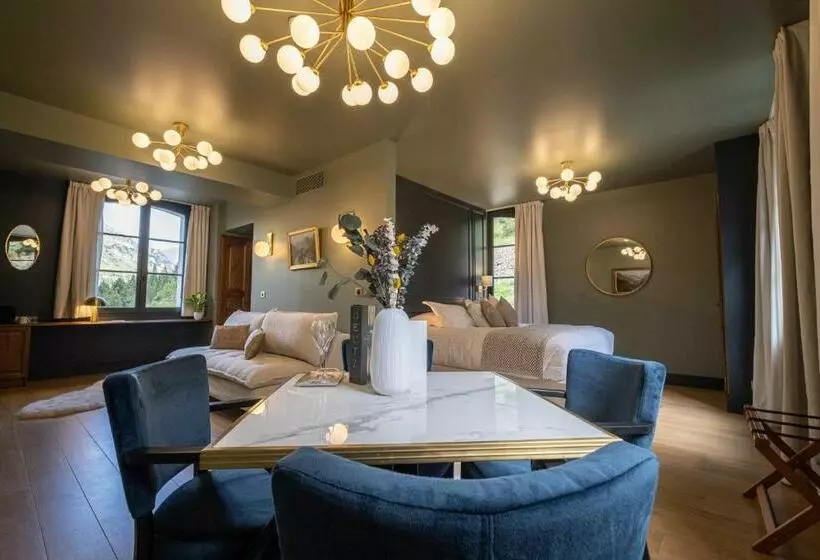 Hotelli Hôtel Du Cirque Et De La Cascade