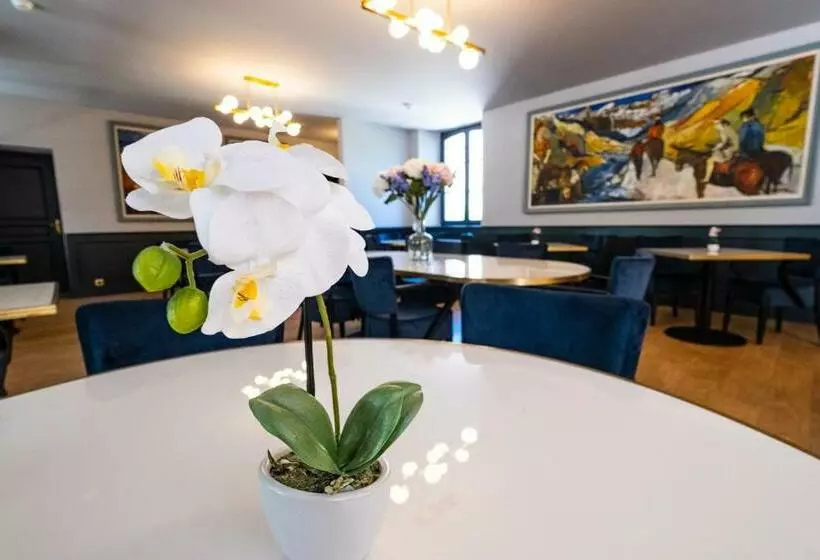 Hotelli Hôtel Du Cirque Et De La Cascade