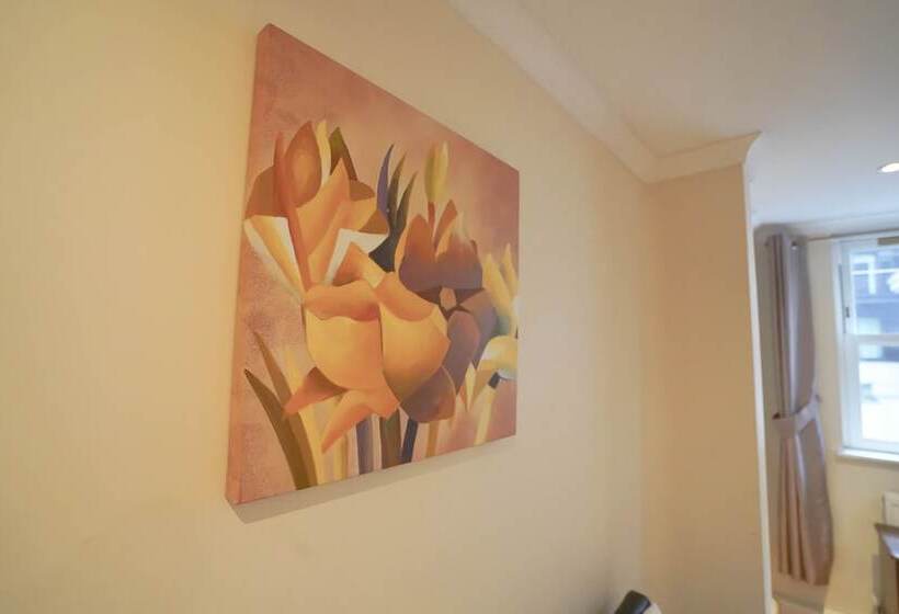 Lovely 2 Bed Apartment In London