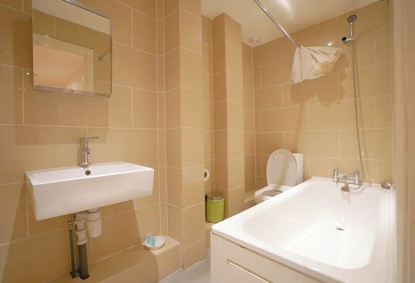 Lovely 2 Bed Apartment In London