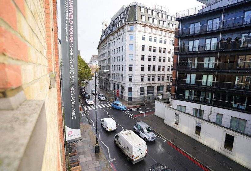 Lovely 2 Bed Apartment In London