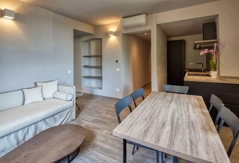 Residence Via Di Francia