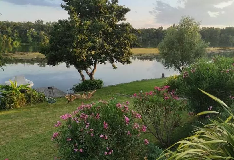 Aamiaismajoitus (B&B) Aux Rives De La Courtade