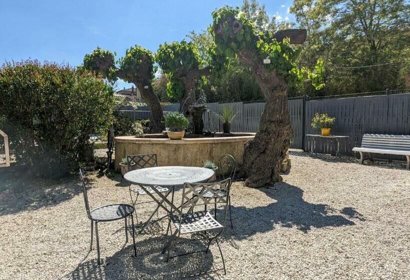 Bed and Breakfast La Fontaine Aux Poissons Rouges