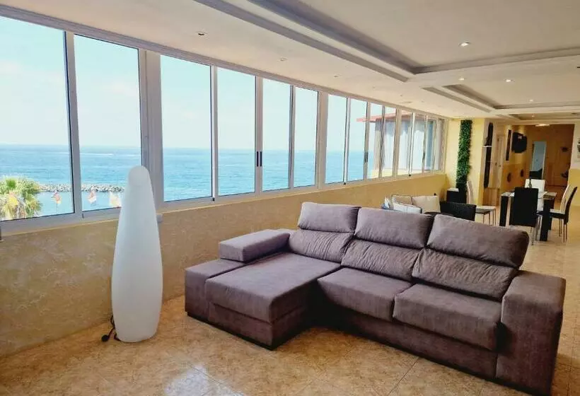 First Line Of The Ocean, 3 Bedrooms & Free Wifi