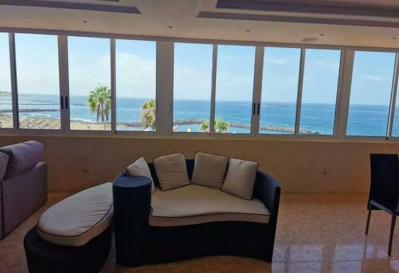 First Line Of The Ocean, 3 Bedrooms & Free Wifi