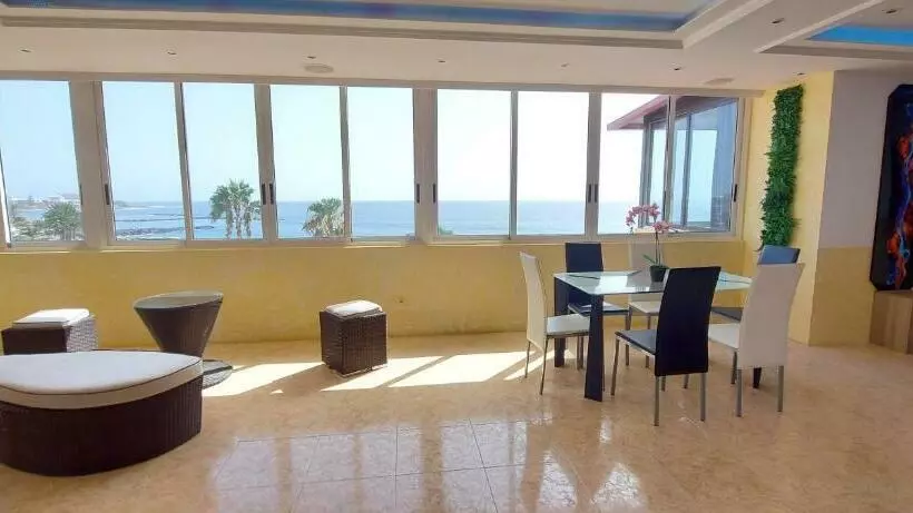First Line Of The Ocean, 3 Bedrooms & Free Wifi