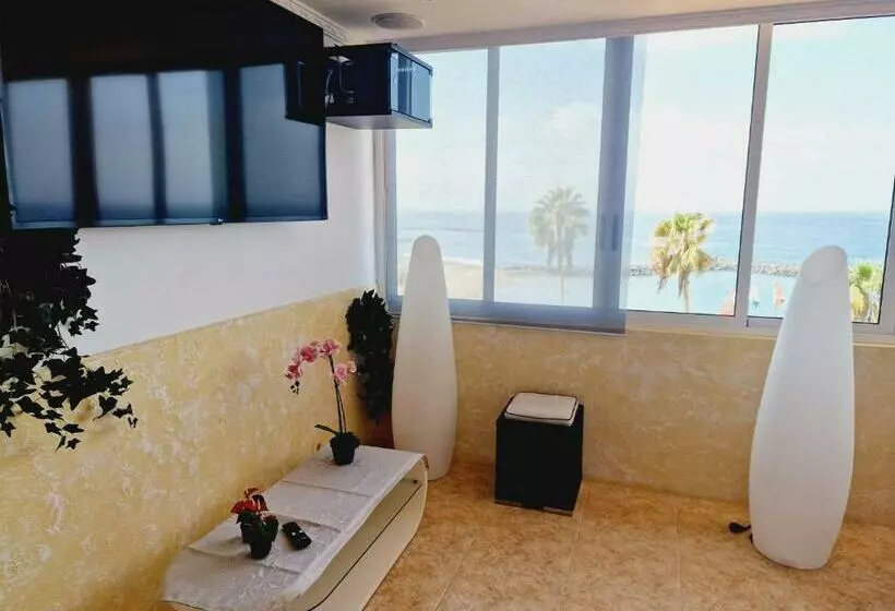 First Line Of The Ocean, 3 Bedrooms & Free Wifi