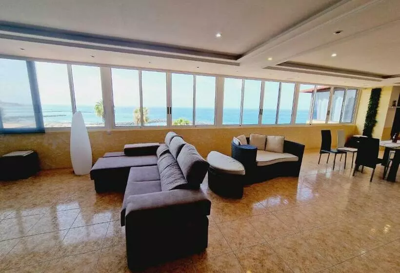 First Line Of The Ocean, 3 Bedrooms & Free Wifi