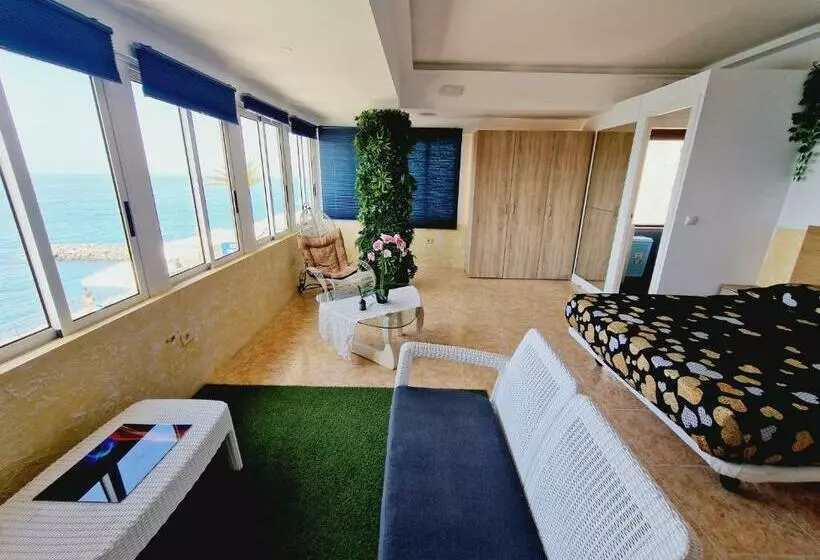 First Line Of The Ocean, 3 Bedrooms & Free Wifi