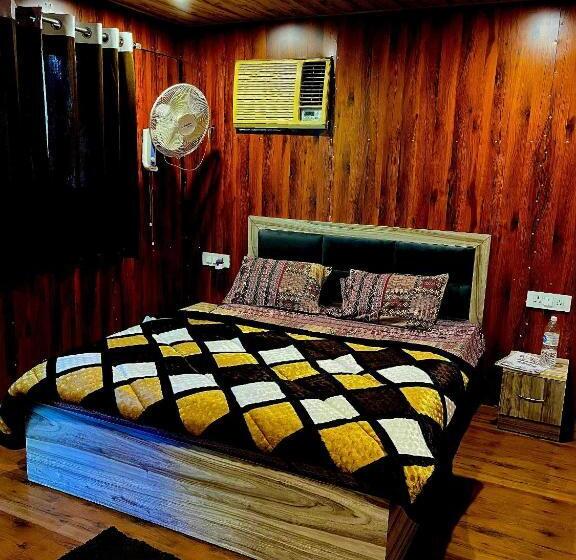 Отель O Royal Tree Cafe And Resort