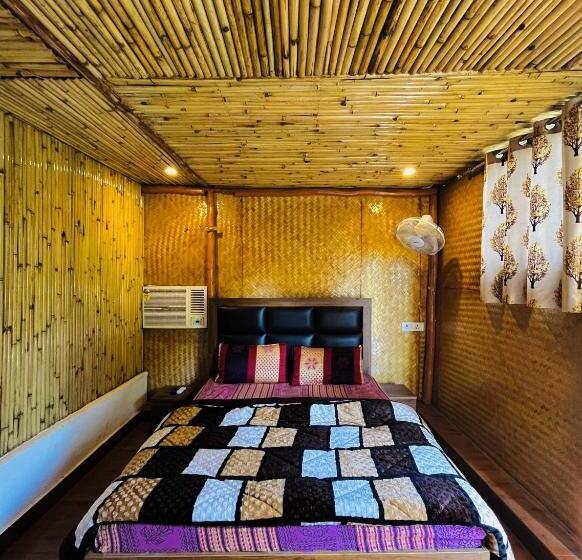 Отель O Royal Tree Cafe And Resort