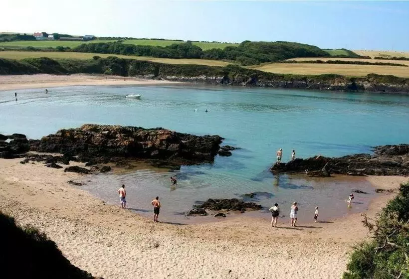 Pembrokeshire Near The Beach With A Heated Pool