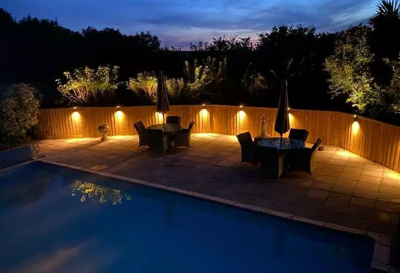 Pembrokeshire Near The Beach With A Heated Pool