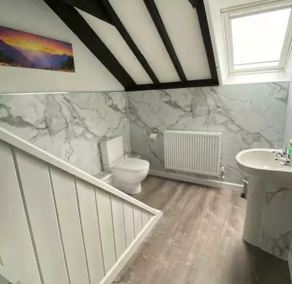 Pembrokeshire Near The Beach With A Heated Pool