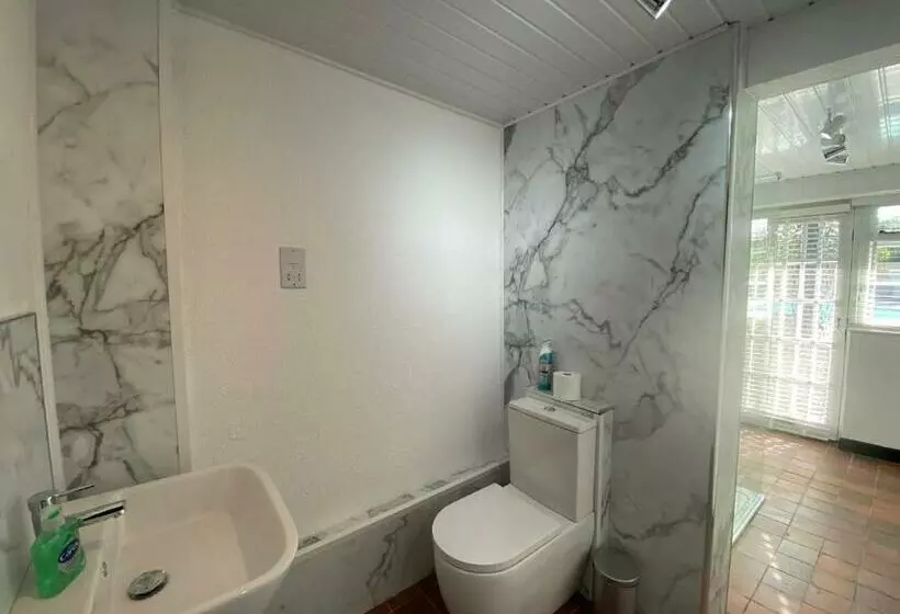 Pembrokeshire Near The Beach With A Heated Pool