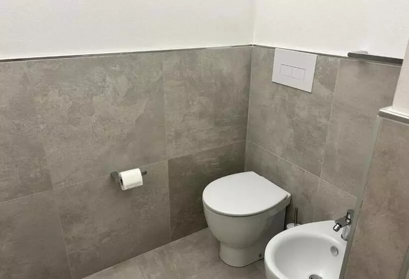 ペンション Rooms, Affittacamere Maksim