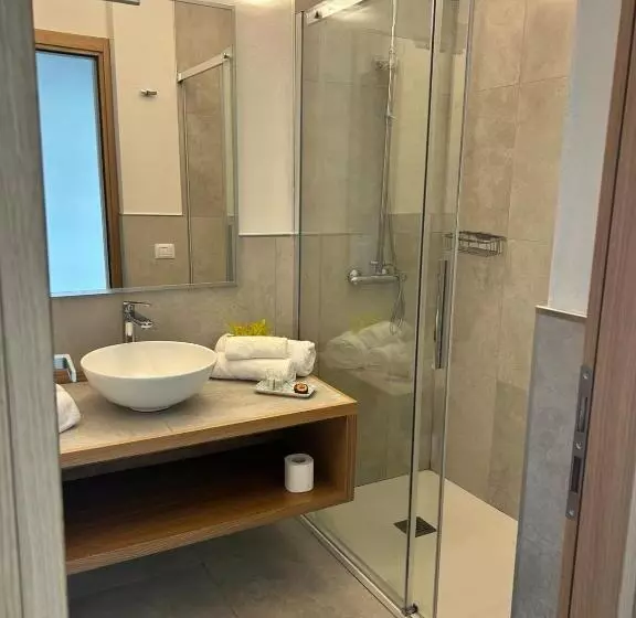 ペンション Rooms, Affittacamere Maksim