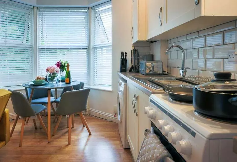 The Best Flat On The Street   Three Minutes Walk From The Beach
