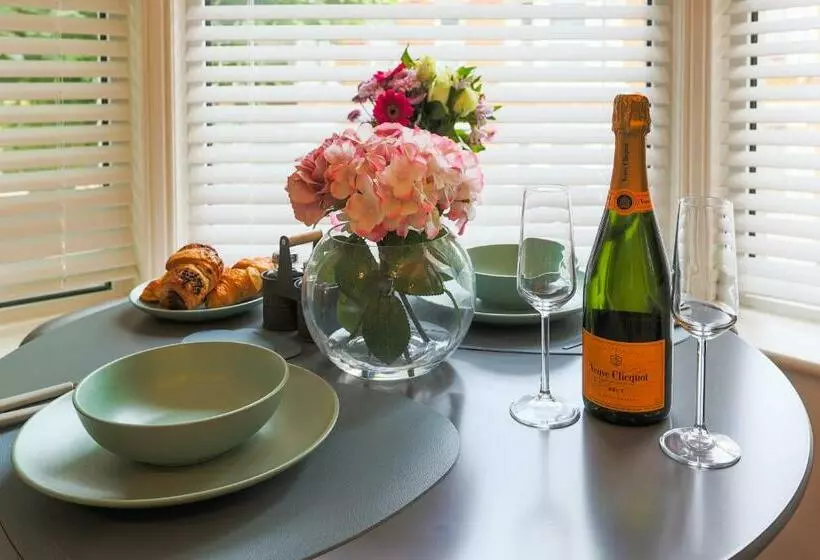 The Best Flat On The Street   Three Minutes Walk From The Beach