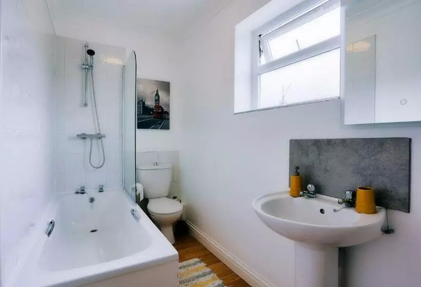 The Best Flat On The Street   Three Minutes Walk From The Beach