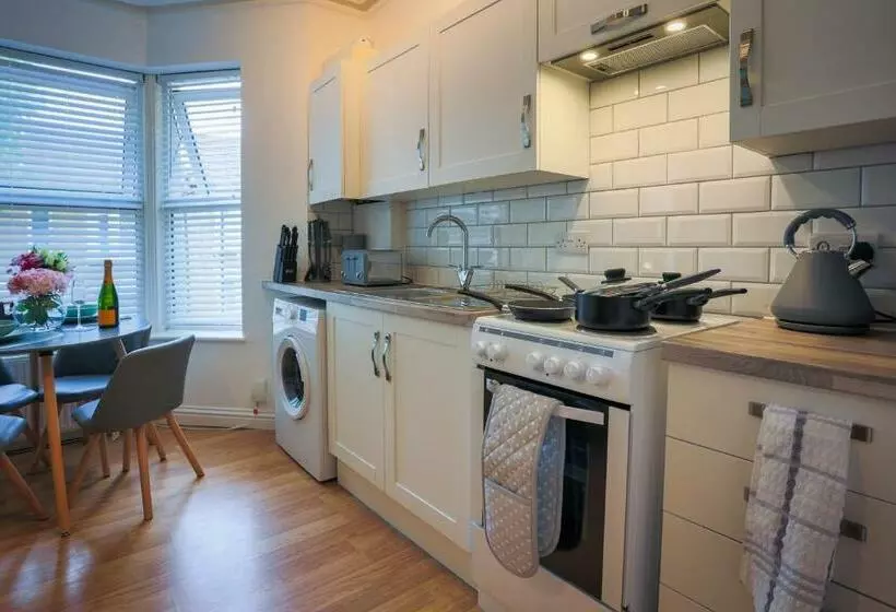 The Best Flat On The Street   Three Minutes Walk From The Beach