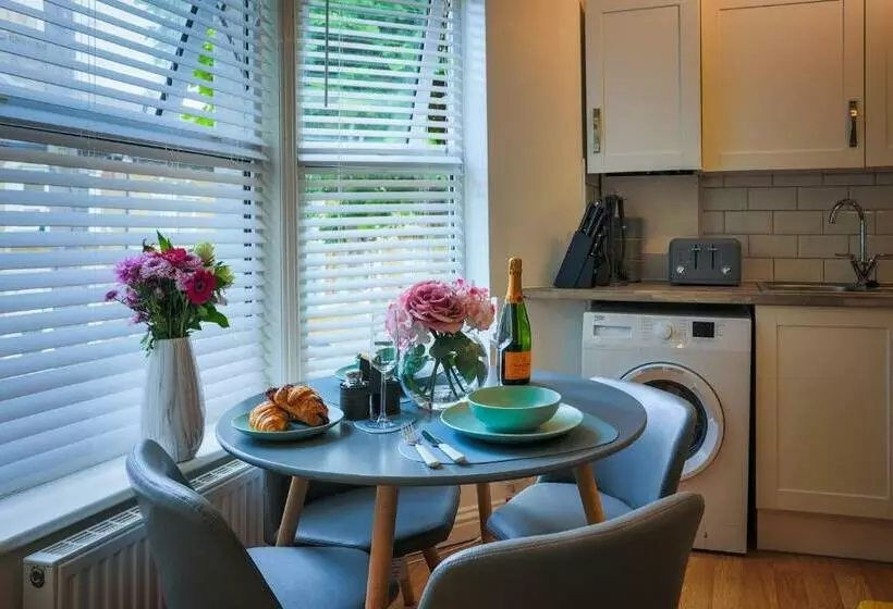 The Best Flat On The Street   Three Minutes Walk From The Beach