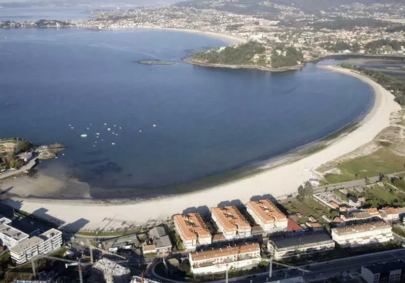 Vivienda Con Terraza En Playas De Baiona