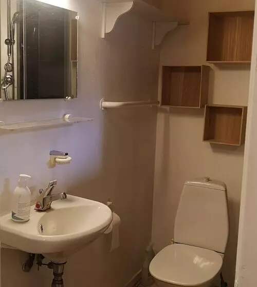 Apartment In Selatrað   Free Parking