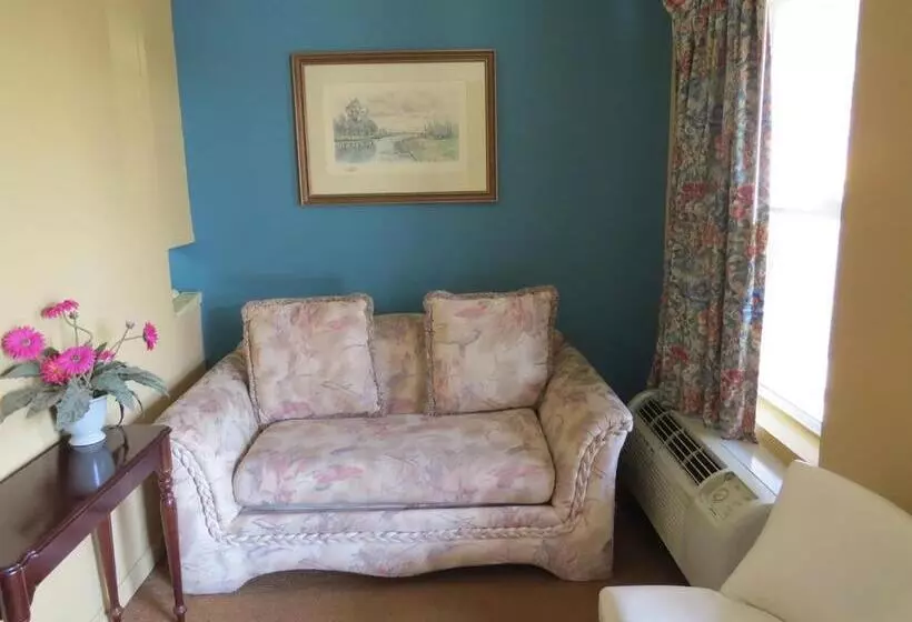 Motelli First Western Inn