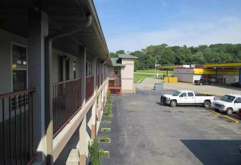 Motelli First Western Inn