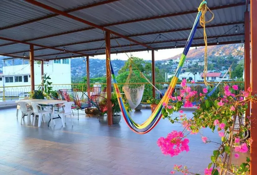 Majatalo Casa Mandarine , Amazing Private Rooms W Balcony, Rooftop, Hammocks, Ac, Smartv, 100mbs!